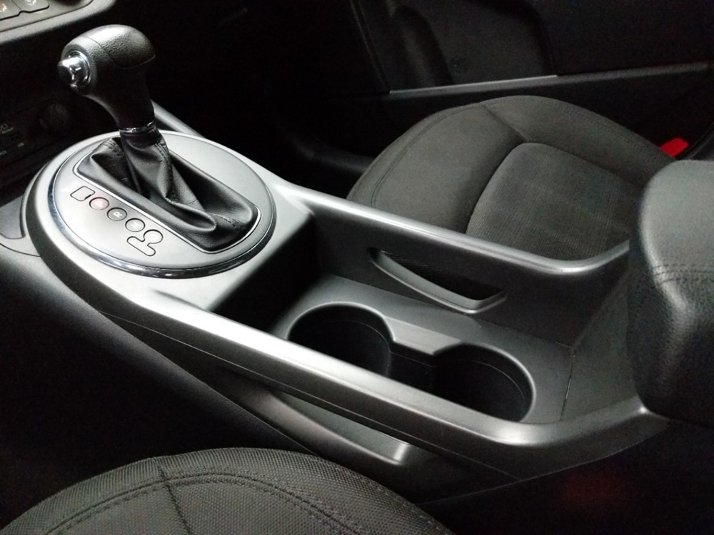 2013 Kia Sportage - Center Console/Cup Holders