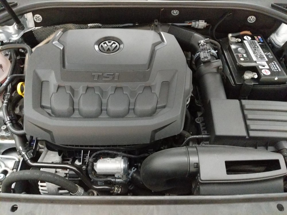 2018 Volkswagen Passat - Engine