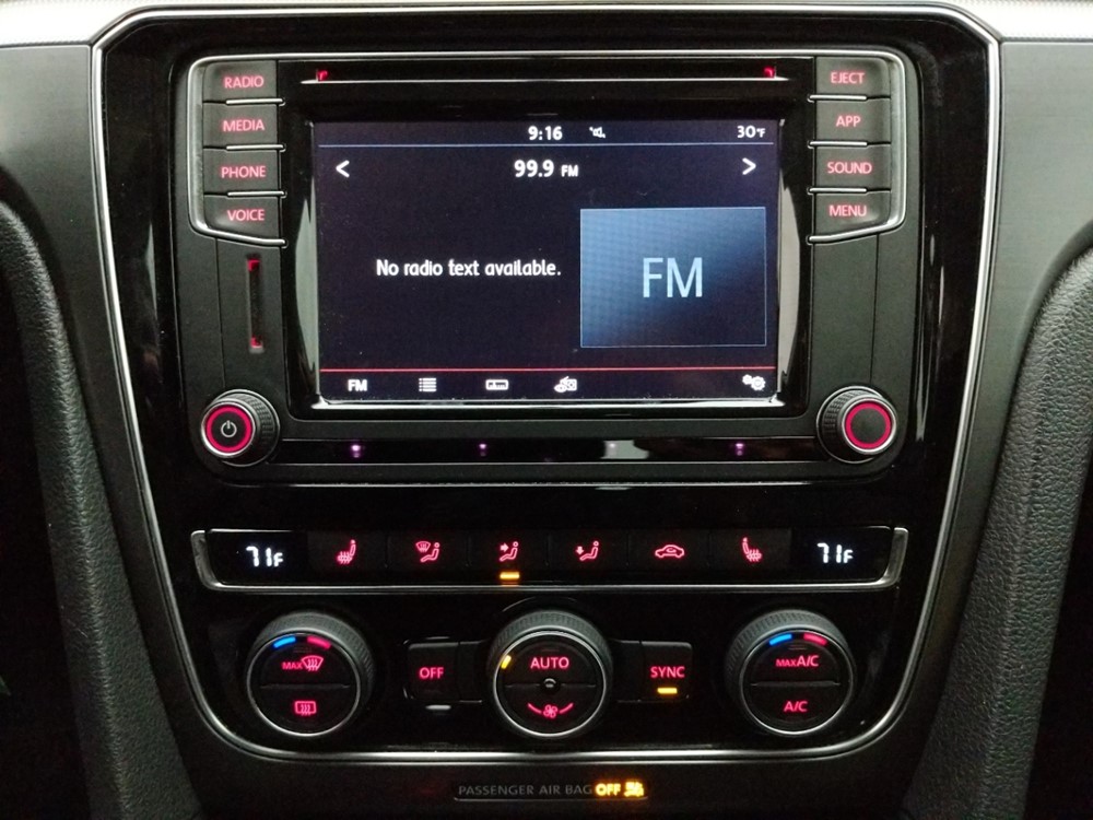 2018 Volkswagen Passat - Stereo Package