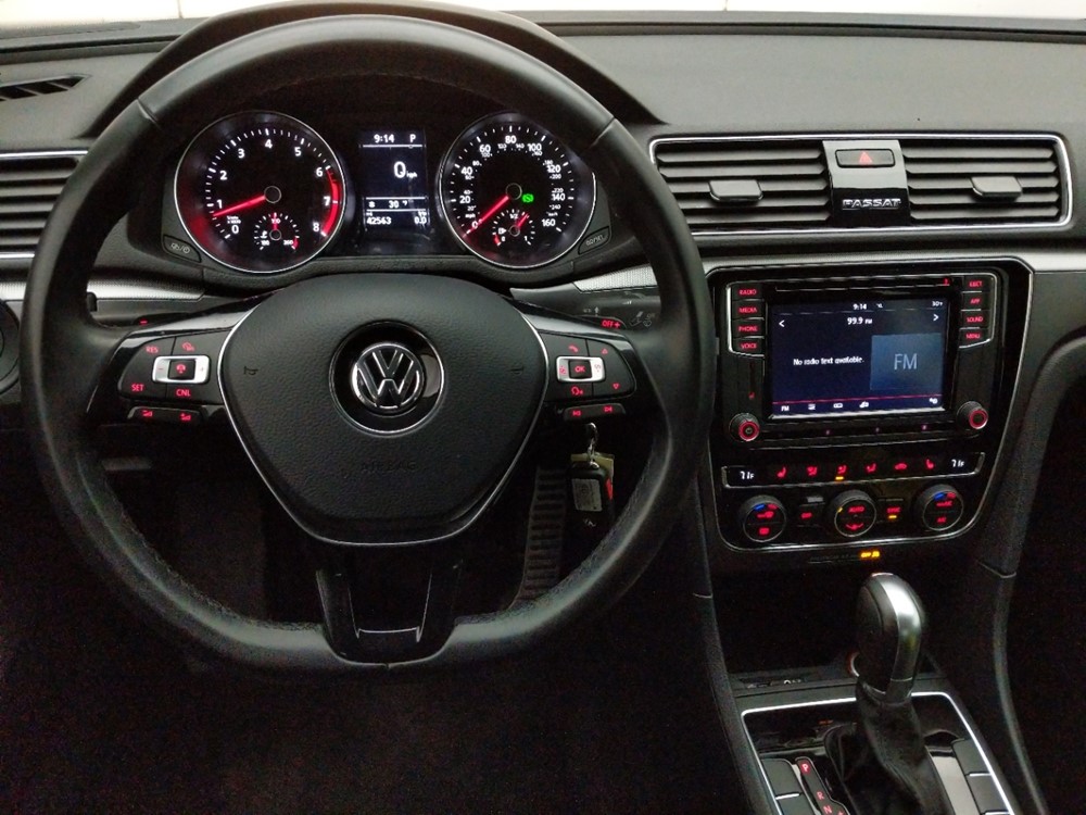 2018 Volkswagen Passat - Driver Dash