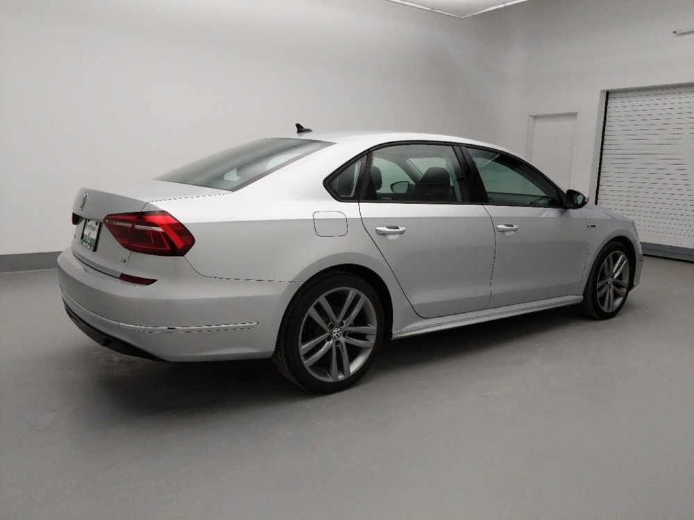 2018 Volkswagen Passat - Passenger Rear Side