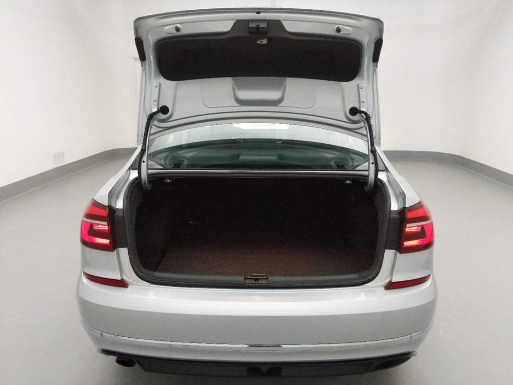 2018 Volkswagen Passat - Trunk