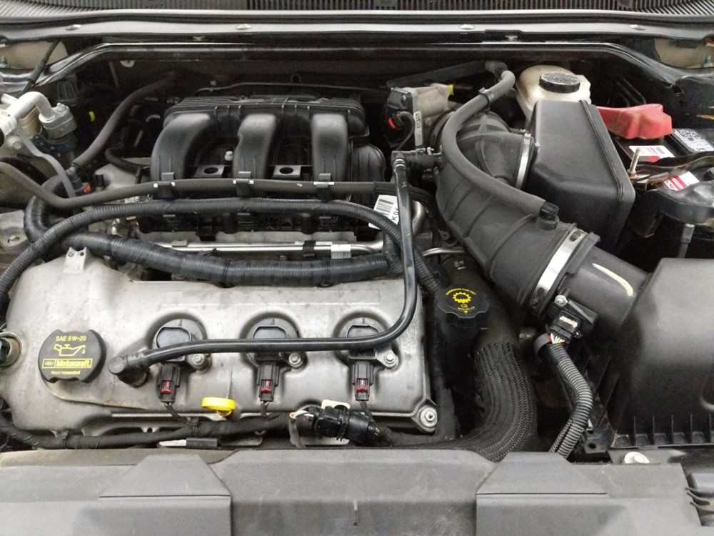 2010 Ford Taurus - Engine