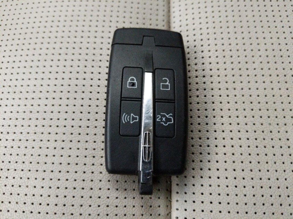 2010 Ford Taurus - Keys