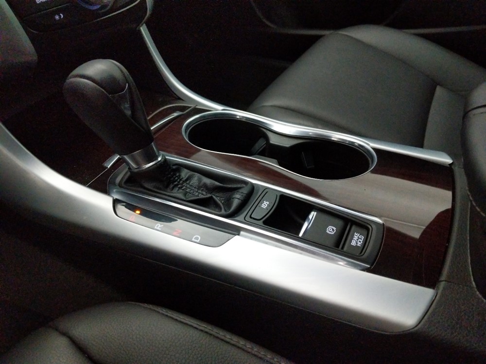 2016 Acura TLX - Center Console/Cup Holders