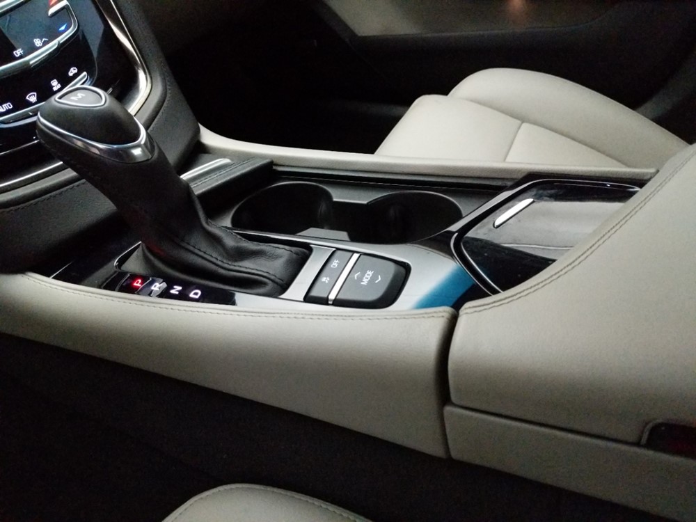 2016 Cadillac CTS - Center Console/Cup Holders