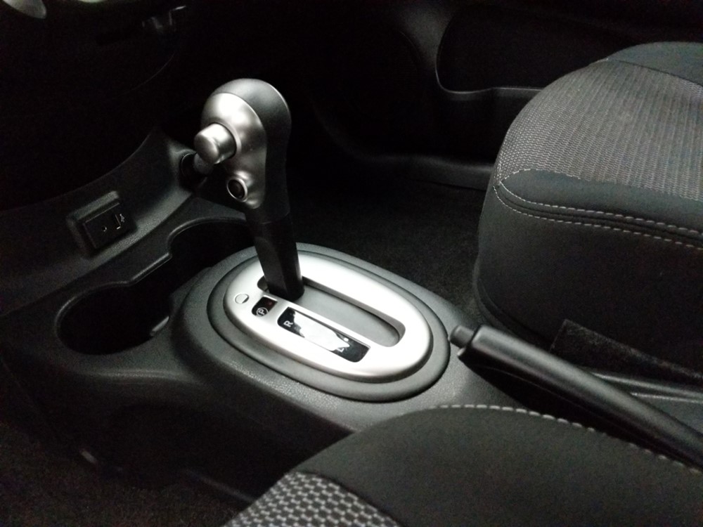 2017 Nissan Versa - Center Console/Cup Holders