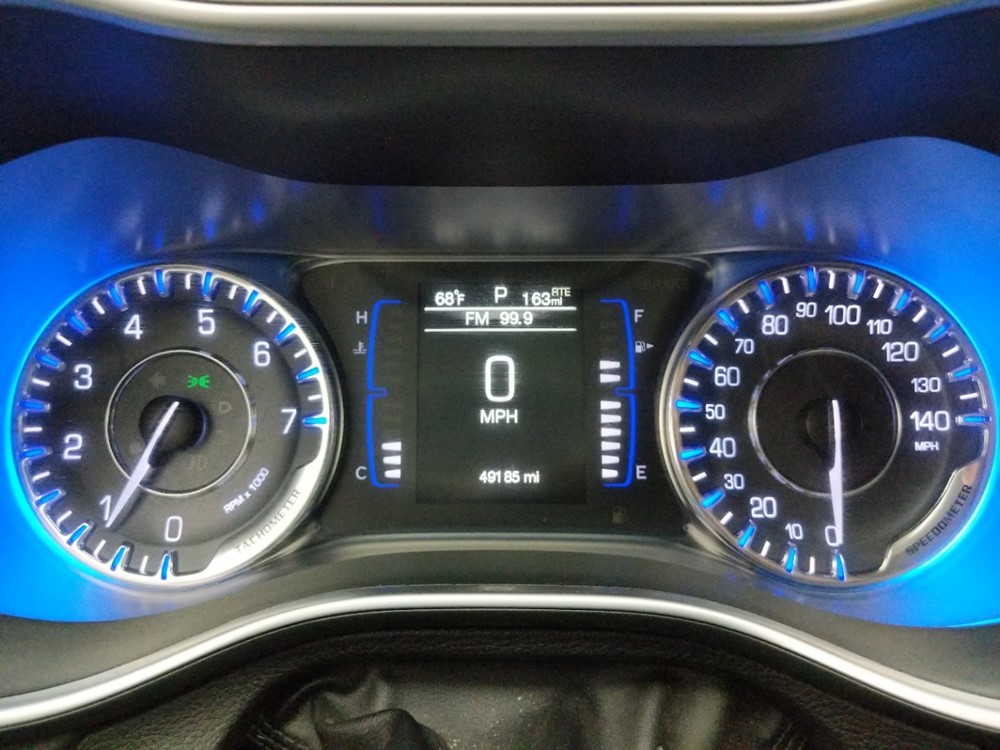 2015 Chrysler 200 - Odometer Close Up
