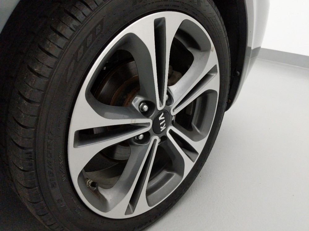2016 Kia Forte - Wheel