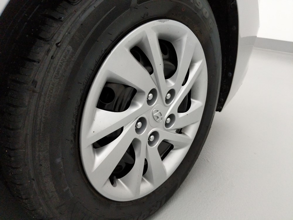 2017 Hyundai Elantra - Wheel