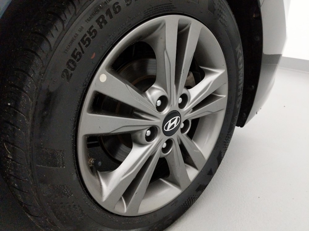 2018 Hyundai Elantra - Wheel