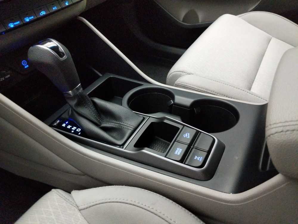 2018 Hyundai Tucson - Center Console/Cup Holders