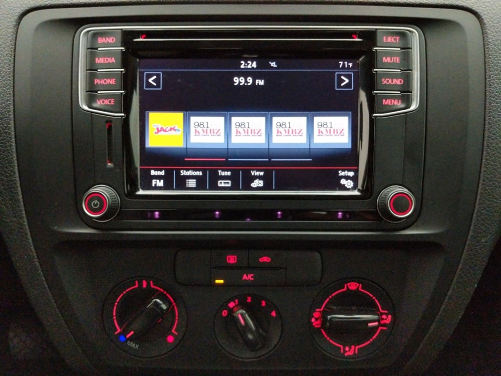 2016 Volkswagen Jetta - Stereo Package