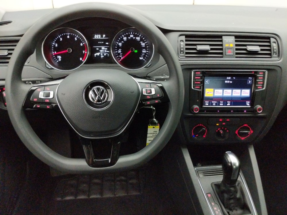 2016 Volkswagen Jetta - Driver Dash