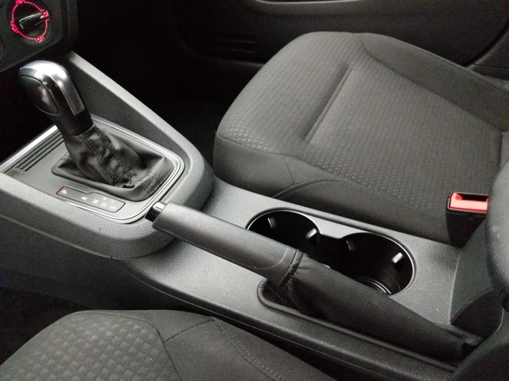 2016 Volkswagen Jetta - Center Console/Cup Holders