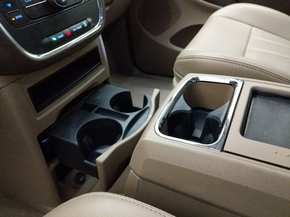 2013 Chrysler Town and Country - Center Console/Cup Holders
