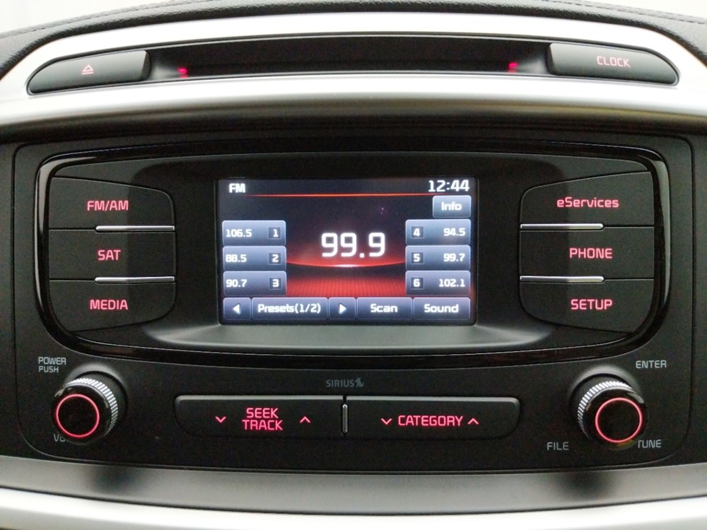 2016 Kia Sorento - Stereo Package