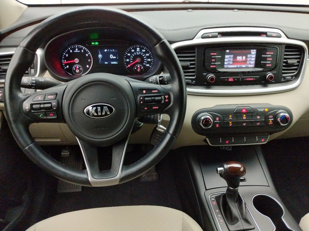 2016 Kia Sorento - Driver Dash