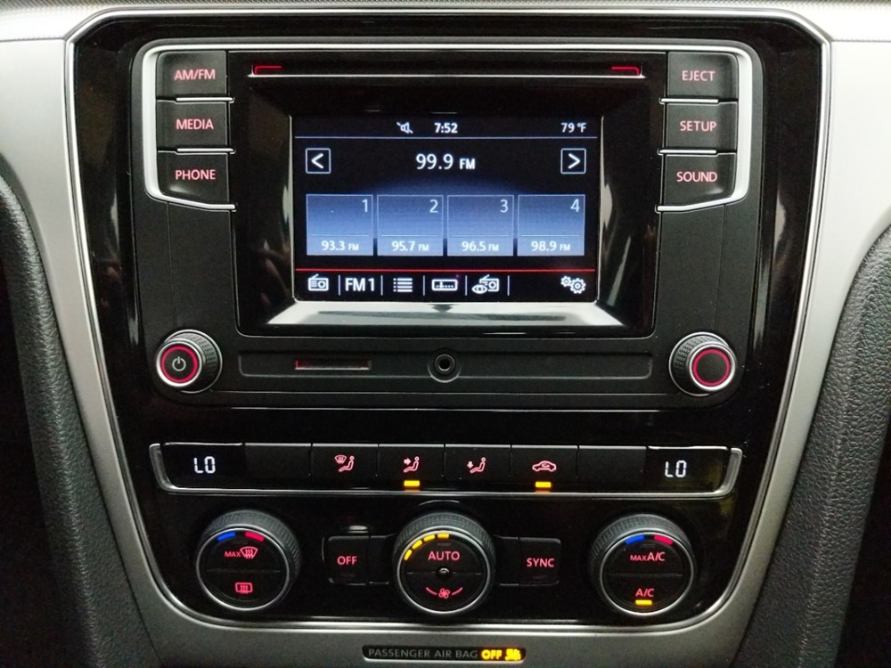 2016 Volkswagen Passat - Stereo Package