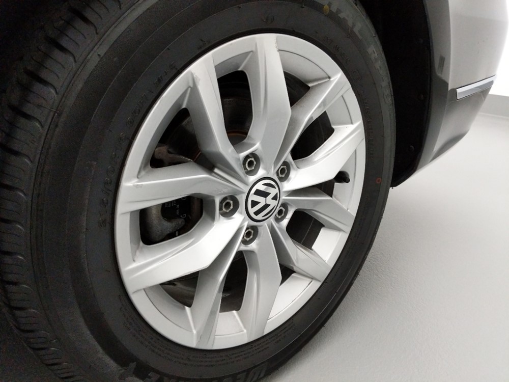 2016 Volkswagen Passat - Wheel