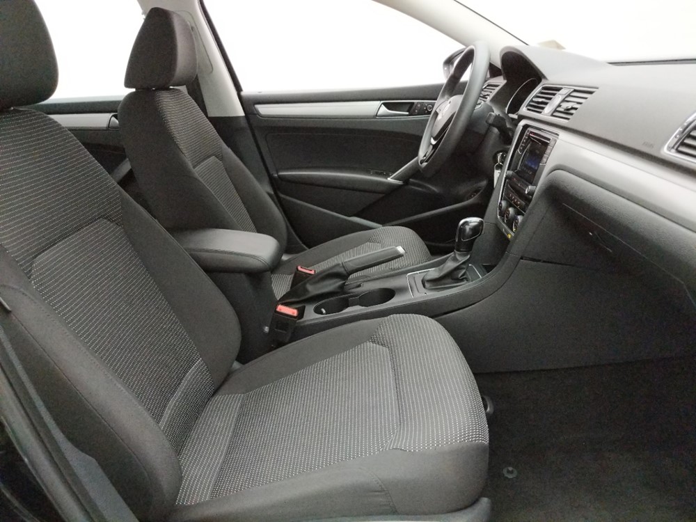 2016 Volkswagen Passat - Passenger Front Seat