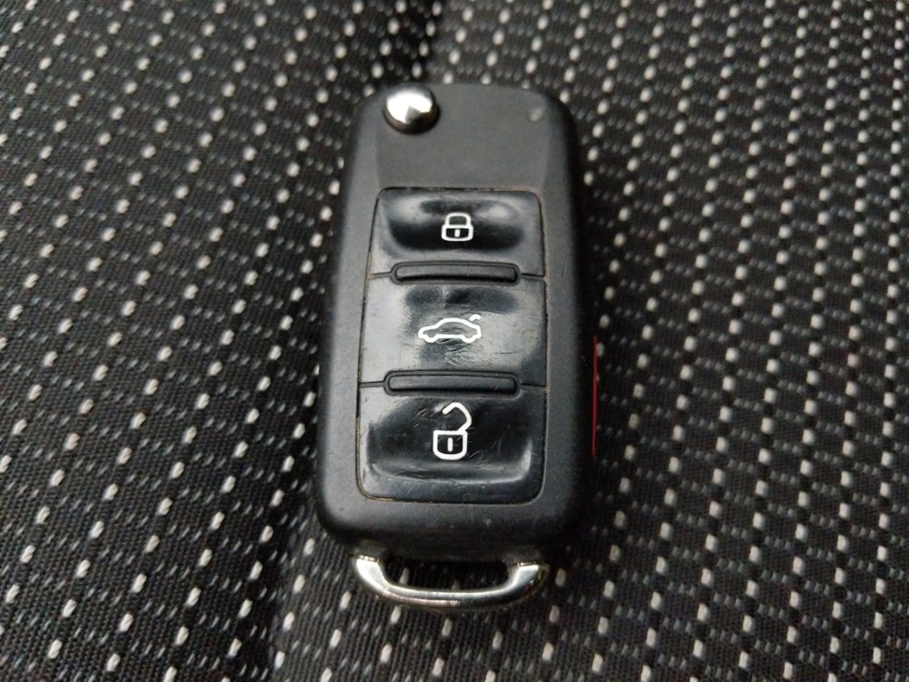 2016 Volkswagen Passat - Keys