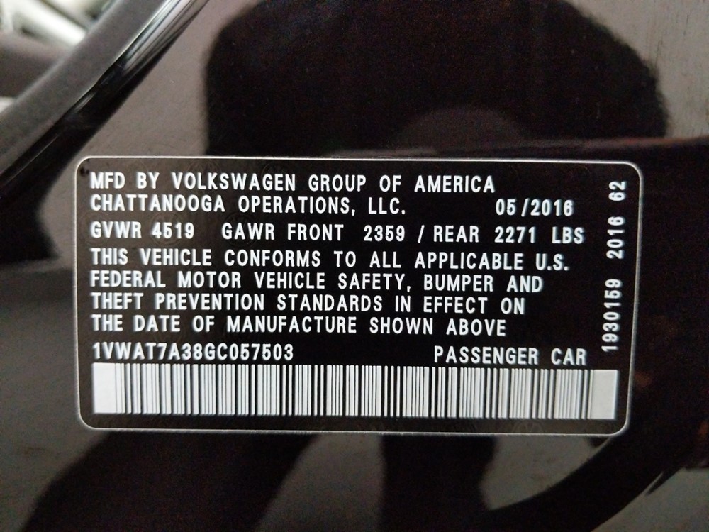 2016 Volkswagen Passat - VIN Plate