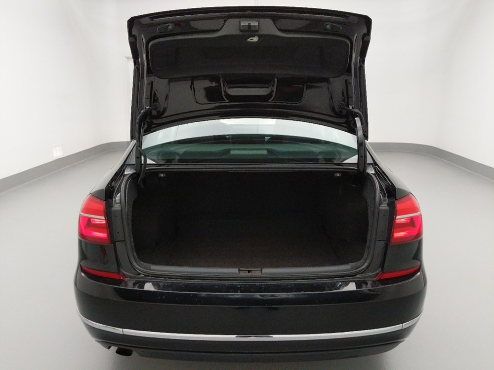 2016 Volkswagen Passat - Trunk