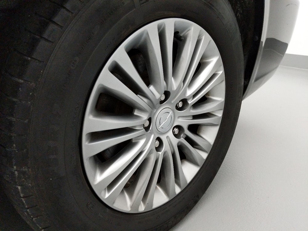 2016 Chrysler Town and Country - Wheel