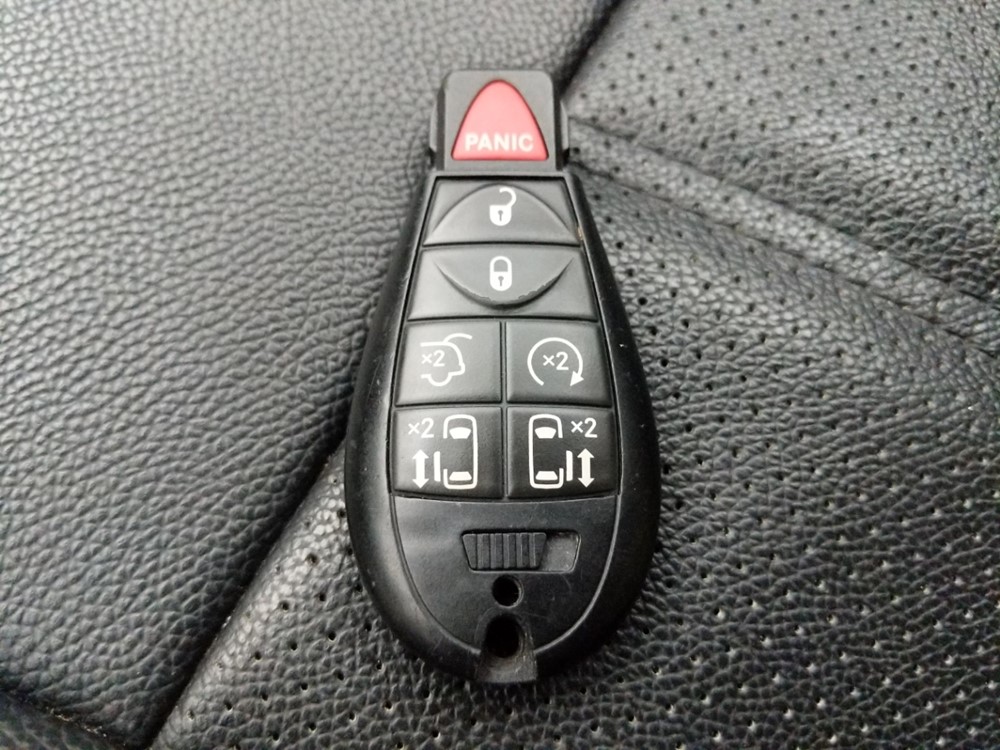 2016 Chrysler Town and Country - Keys