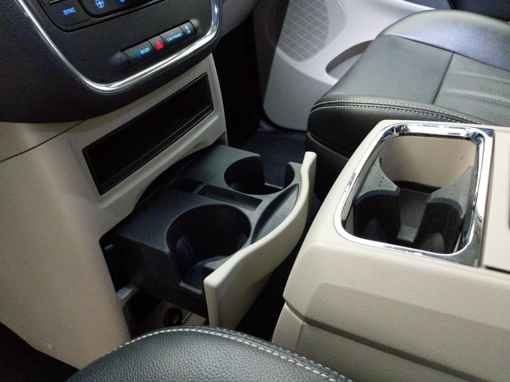 2016 Chrysler Town and Country - Center Console/Cup Holders