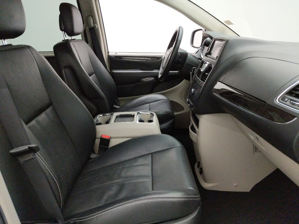 2016 Chrysler Town and Country - Passenger Front Seat