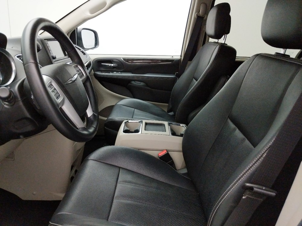 2016 Chrysler Town and Country - Driver Front Seat