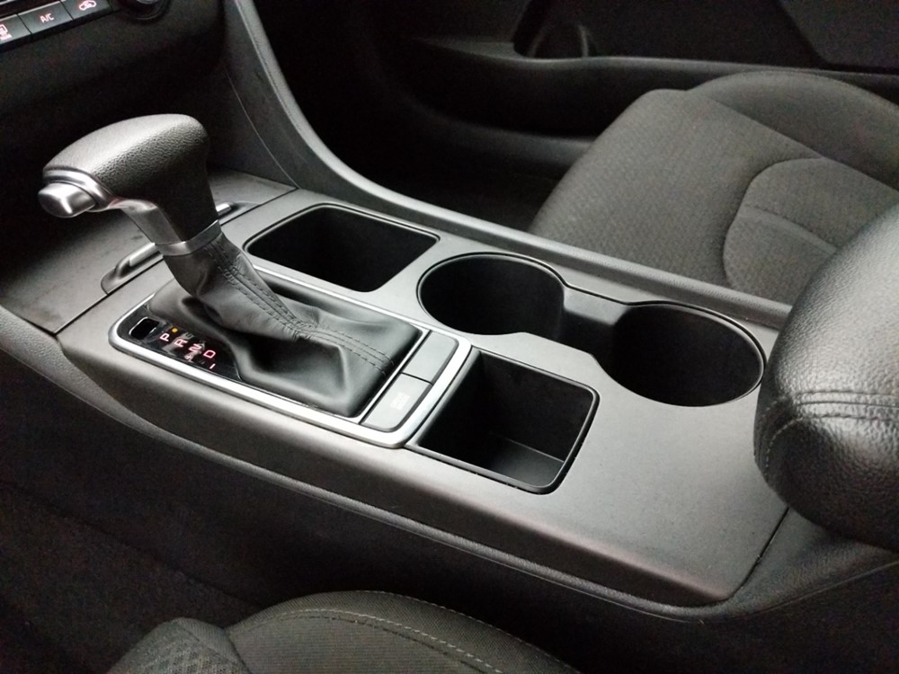 2016 Kia Optima - Center Console/Cup Holders