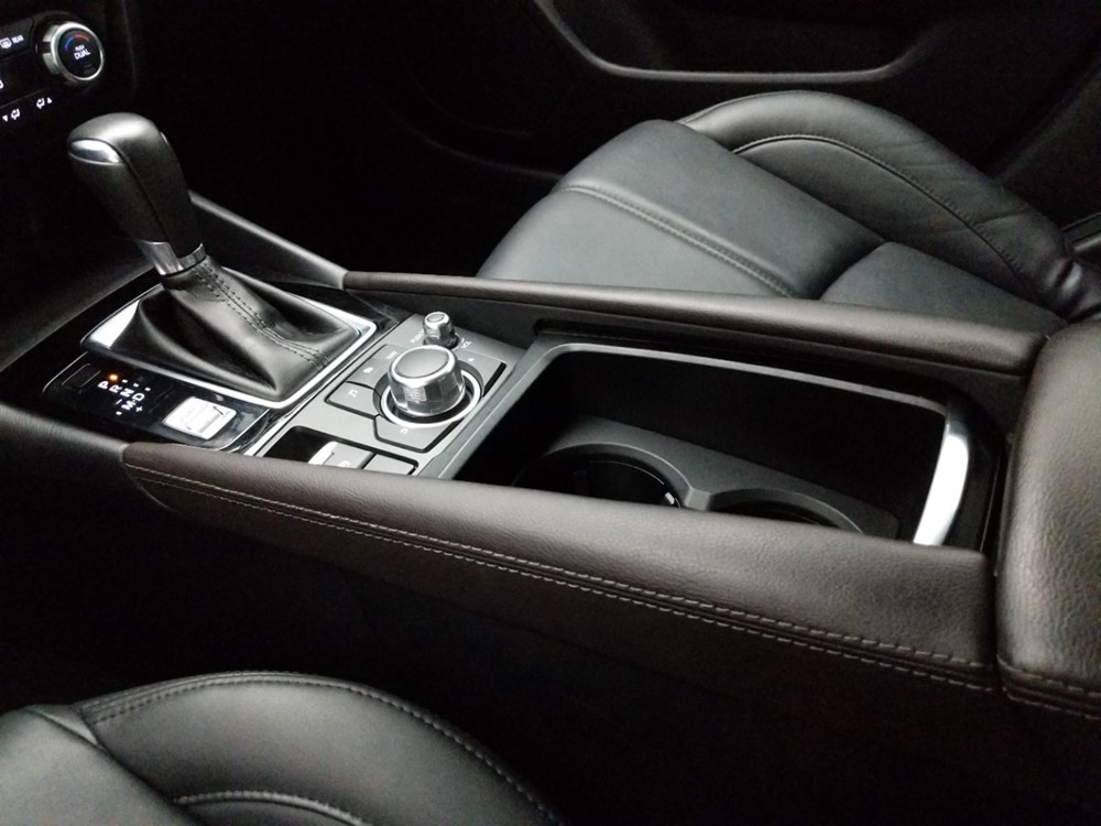 2018 Mazda Mazda3 - Center Console/Cup Holders