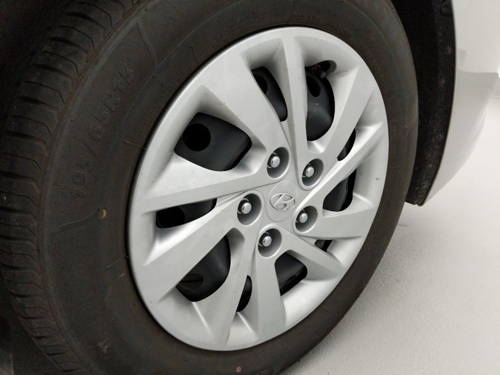 2017 Hyundai Elantra - Wheel