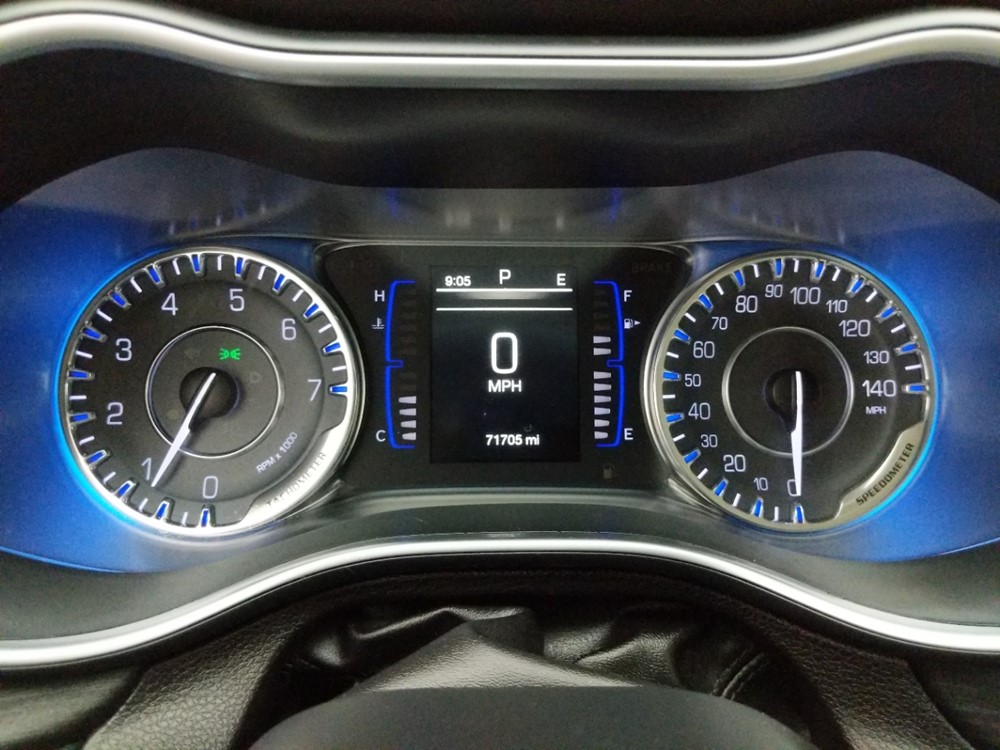 2016 Chrysler 200 - Odometer Close Up