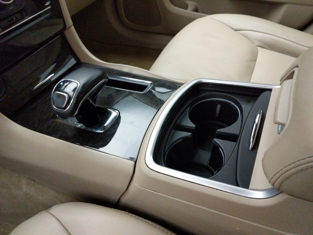 2012 Chrysler 300 - Center Console/Cup Holders