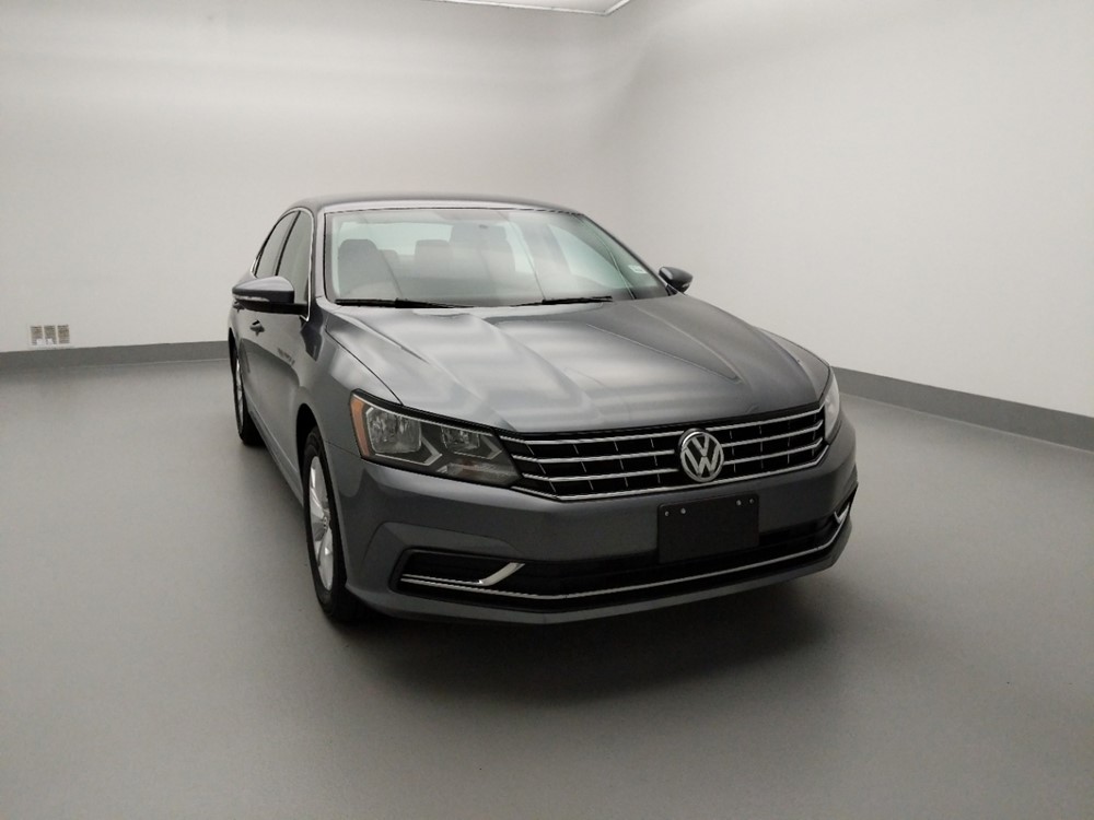 2016 Volkswagen Passat - Passenger Front Hood