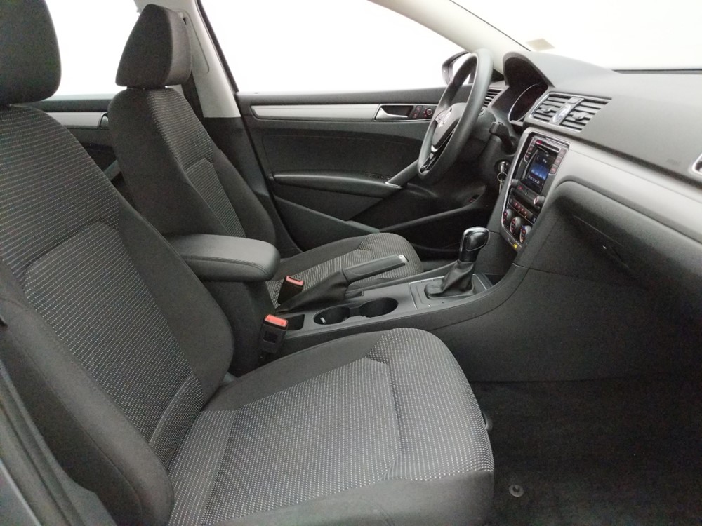 2016 Volkswagen Passat - Passenger Front Seat