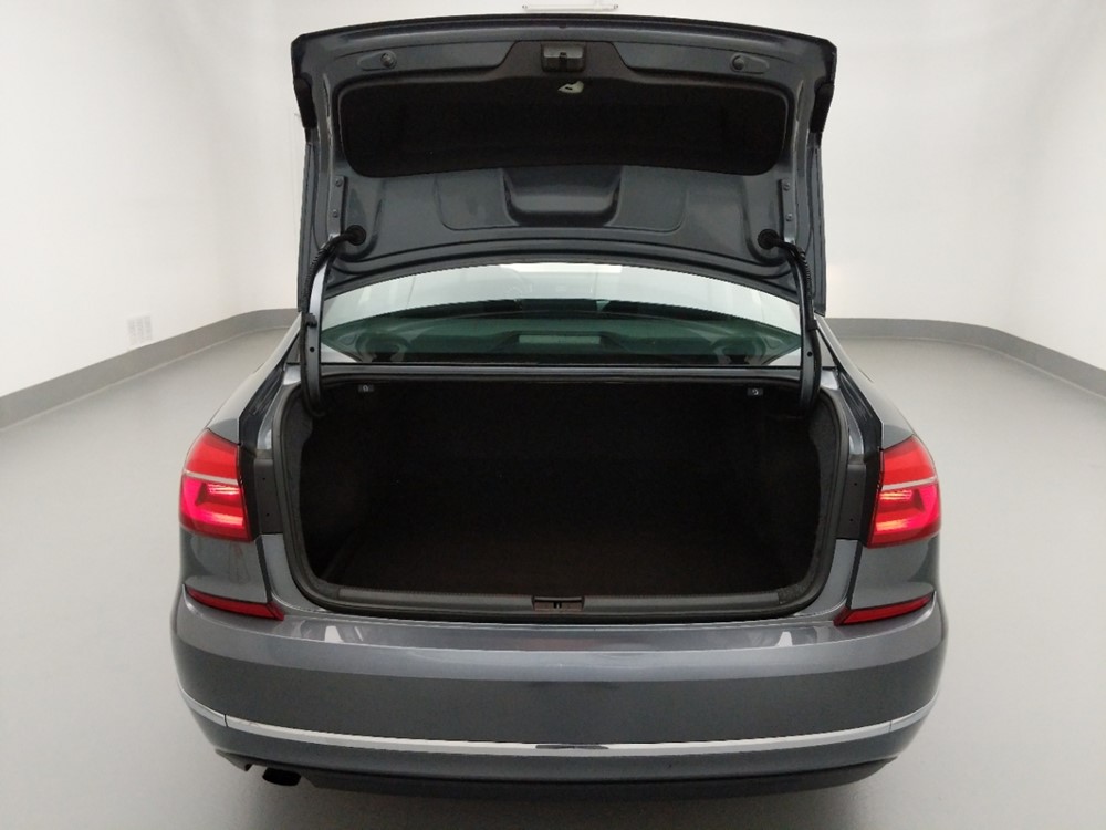 2016 Volkswagen Passat - Trunk