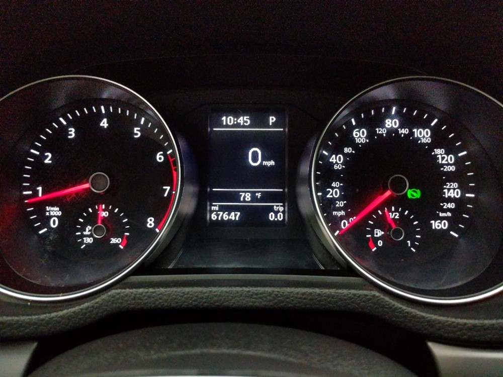 2016 Volkswagen Passat - Odometer Close Up