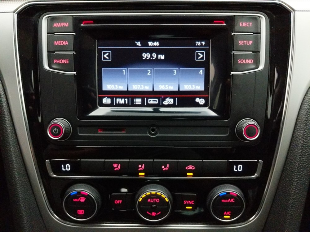 2016 Volkswagen Passat - Stereo Package
