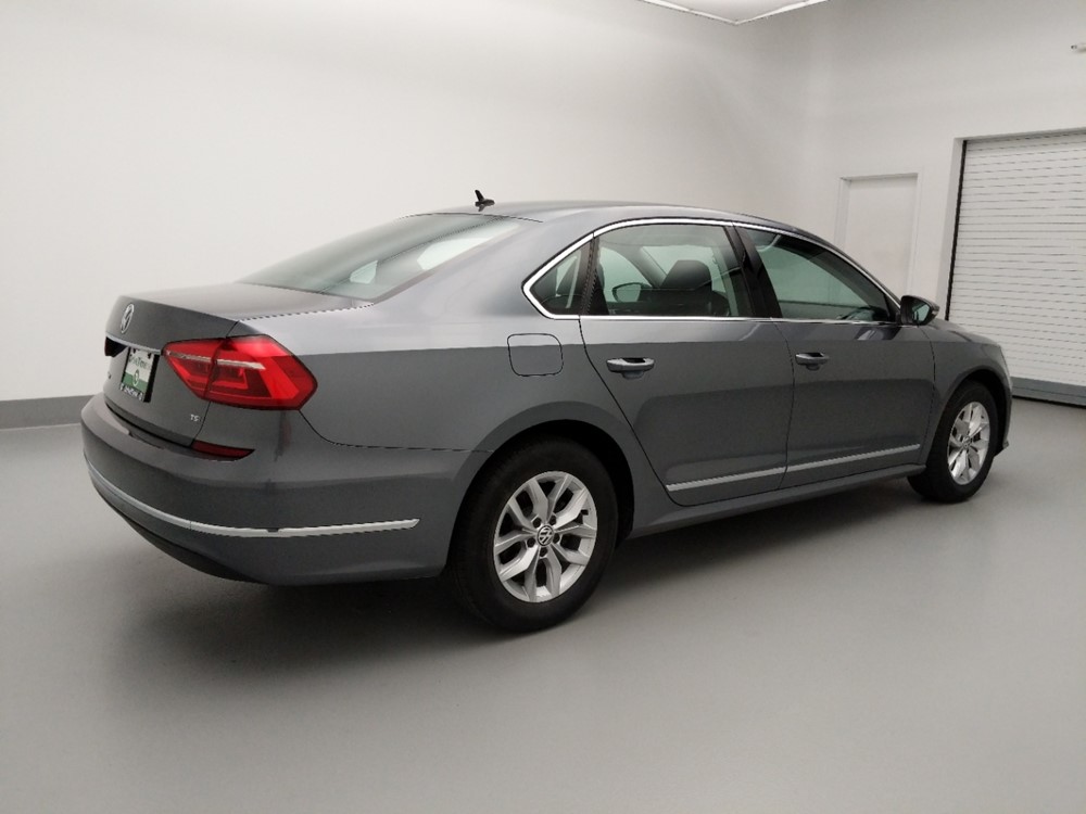 2016 Volkswagen Passat - Passenger Rear Side