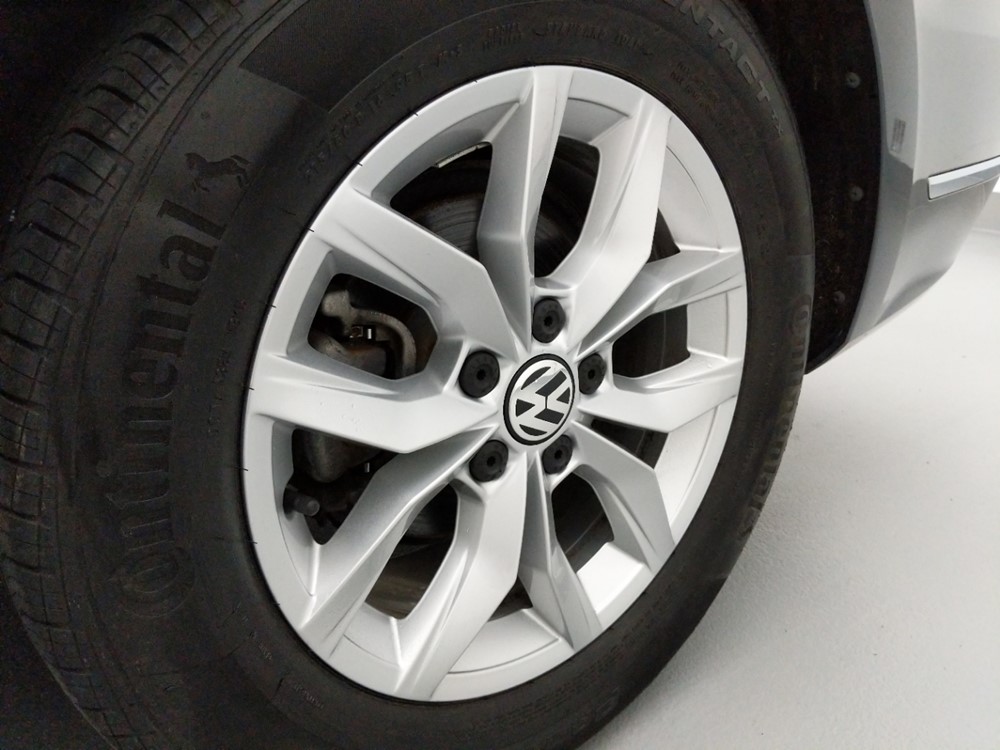 2016 Volkswagen Passat - Wheel