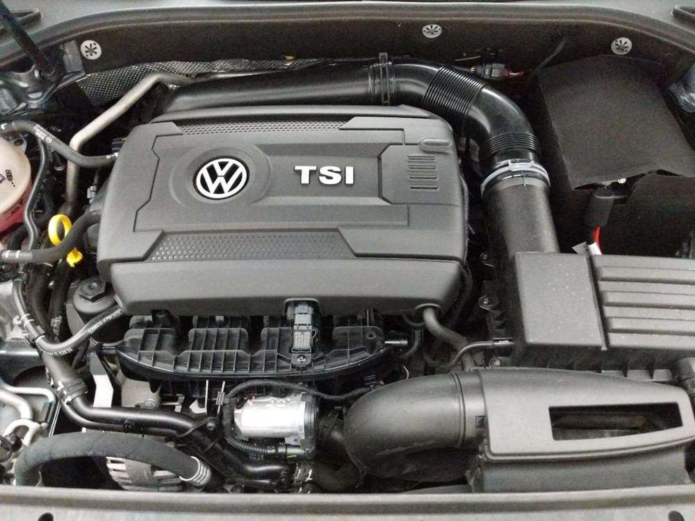 2016 Volkswagen Passat - Engine