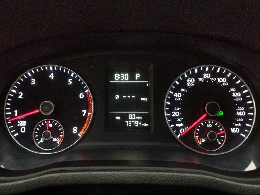 2015 Volkswagen Passat - Odometer Close Up