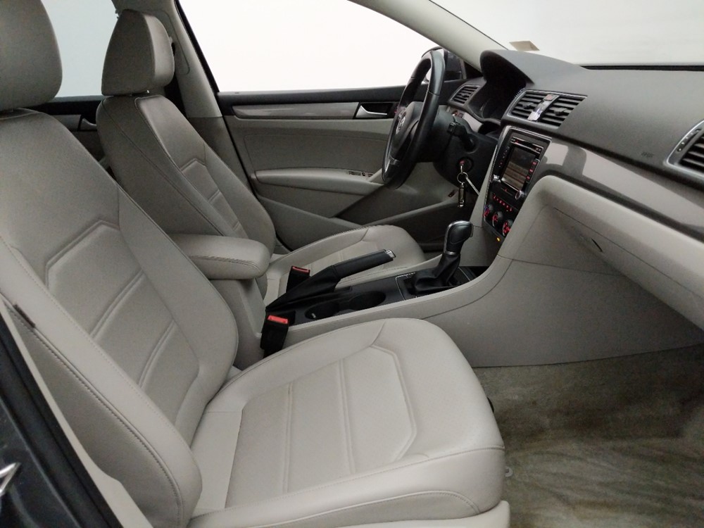 2015 Volkswagen Passat - Passenger Front Seat