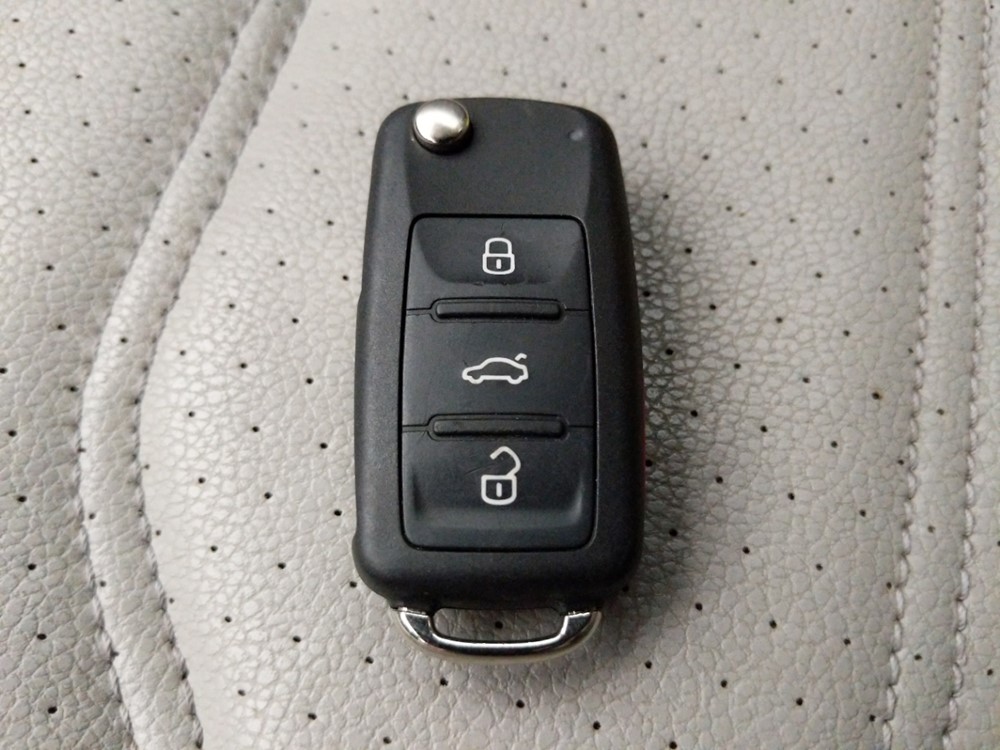 2015 Volkswagen Passat - Keys