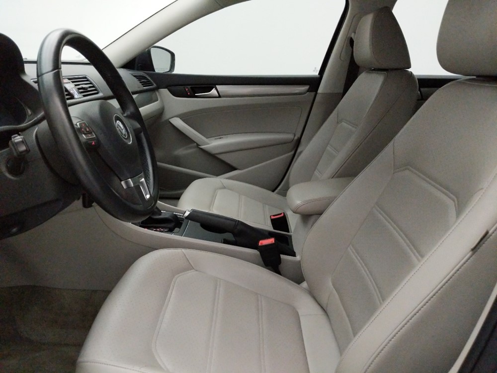 2015 Volkswagen Passat - Driver Front Seat